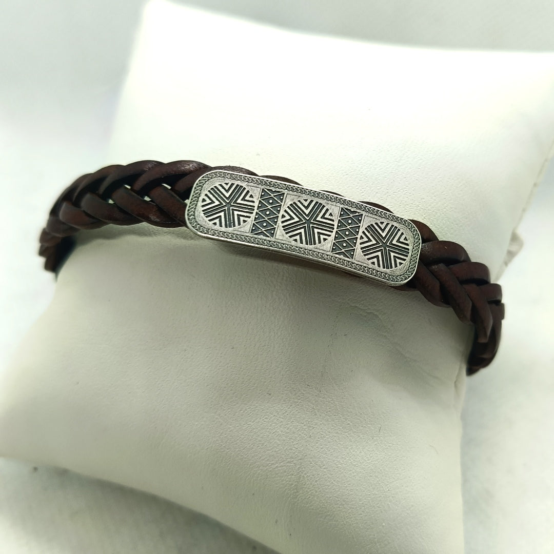 Filu e Trama Bracciale in pelle intrecciata con targhetta