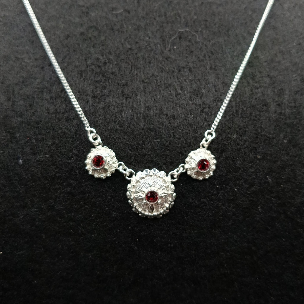 Filu e Trana girocollo con ciondoli tipo bottone sardo