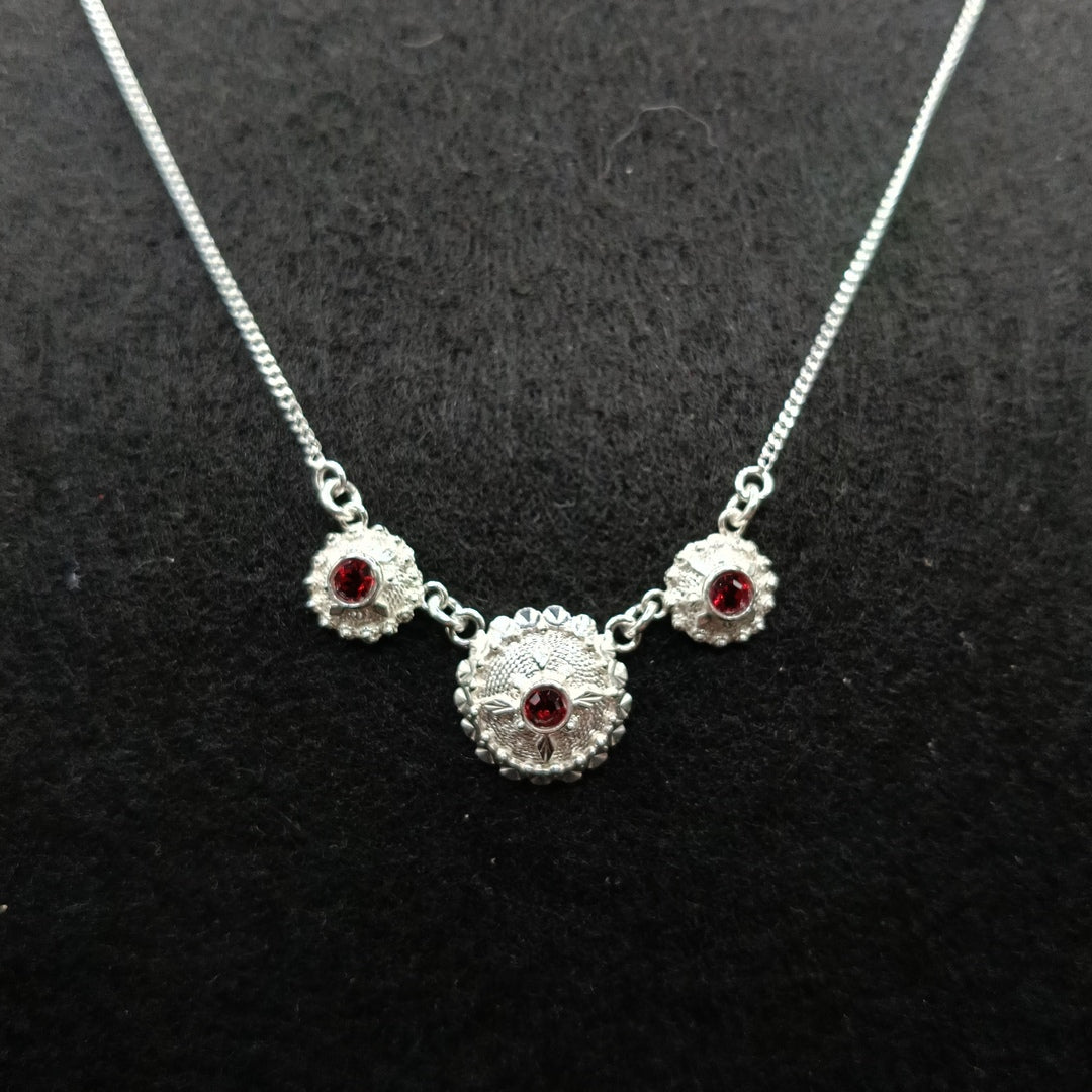 Filu e Trana girocollo con ciondoli tipo bottone sardo