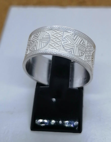 FIT 6701 Anello fascia larga motivi Sardi