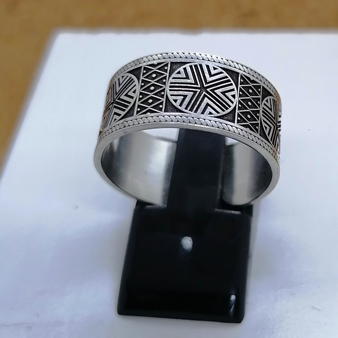 FIT 6701 Anello fascia larga motivi Sardi