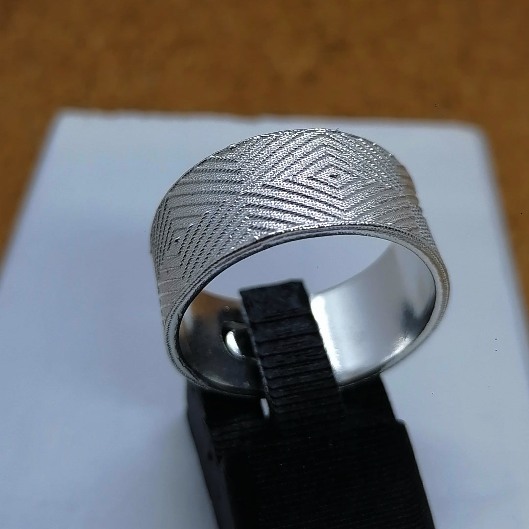 FIT 6727 Anello fascia larga rombi