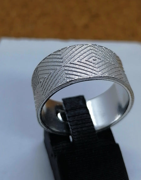 FIT 6727 Anello fascia larga rombi