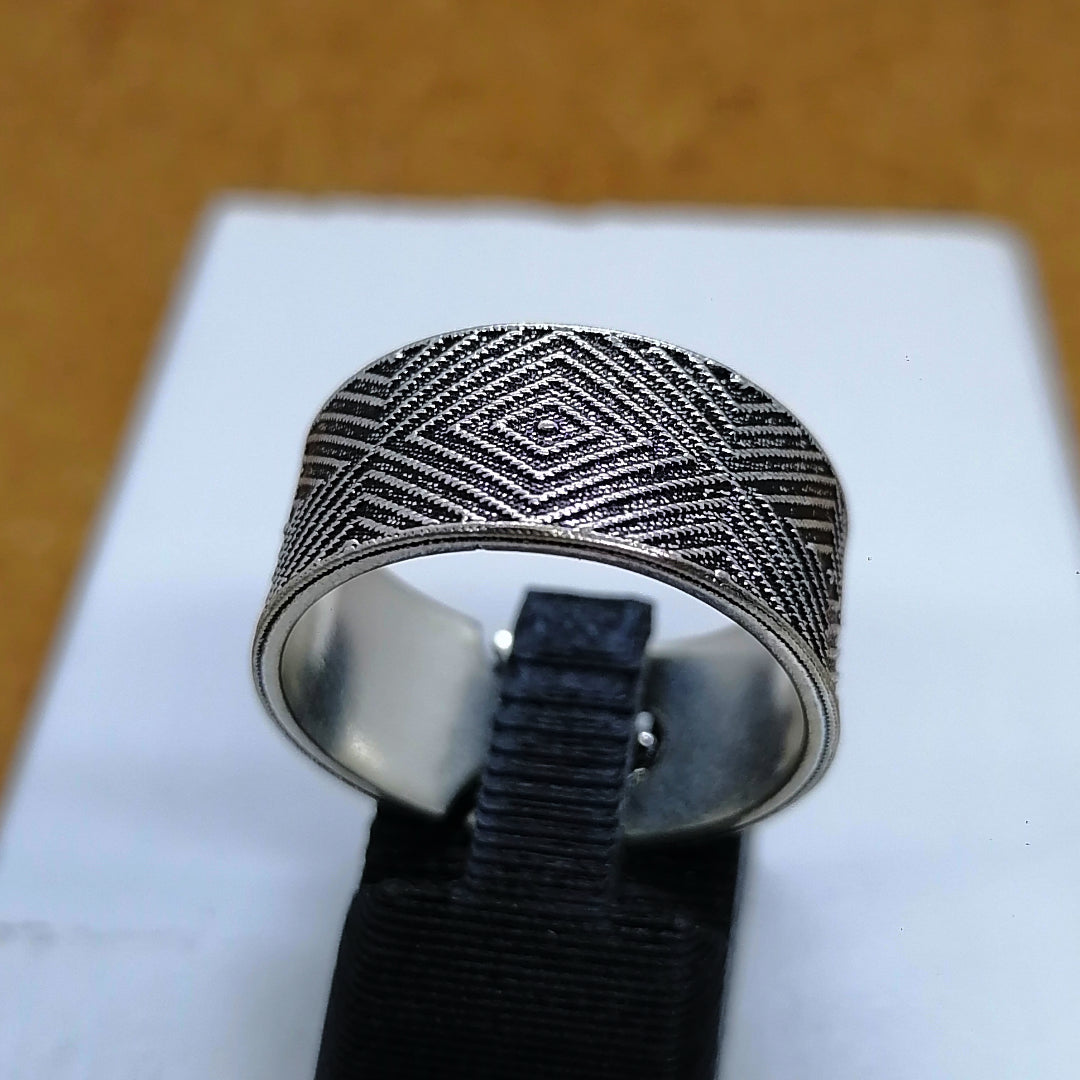 FIT 6727 Anello fascia larga rombi