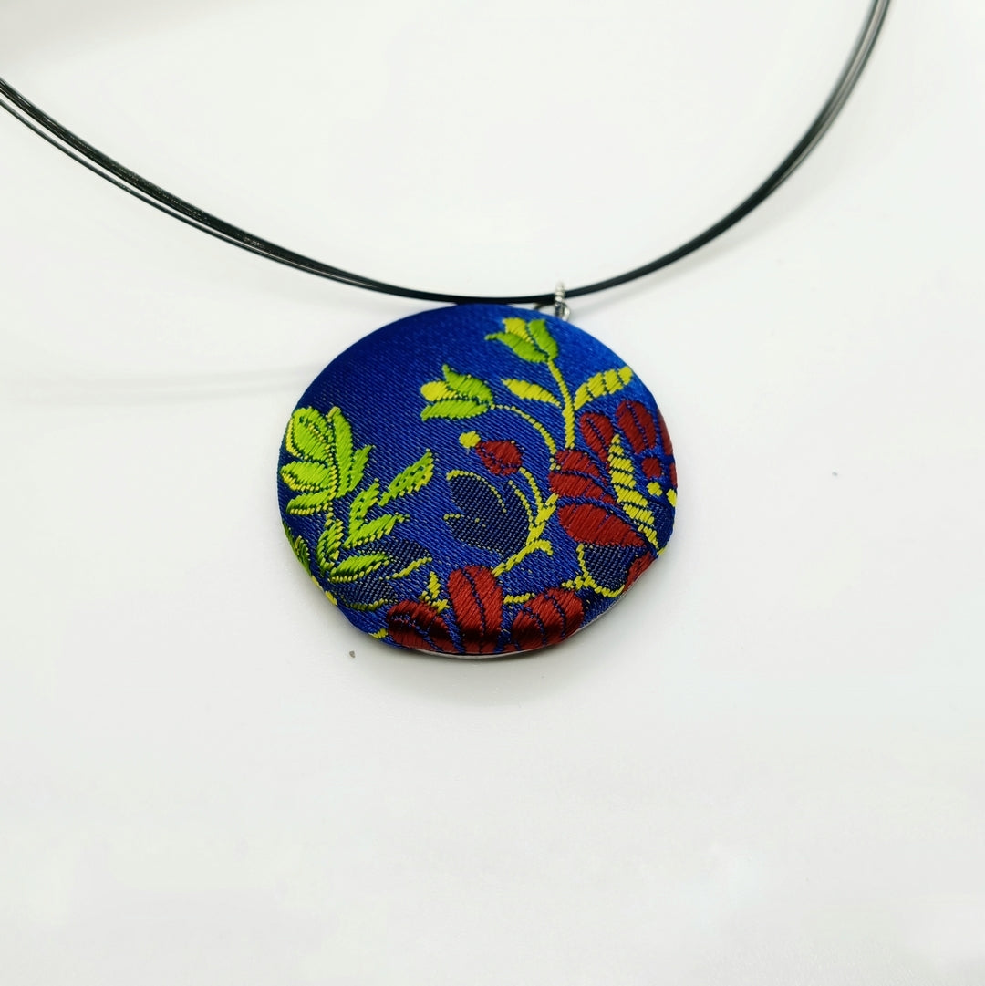 Furighedda Pescone girocollo in Broccato